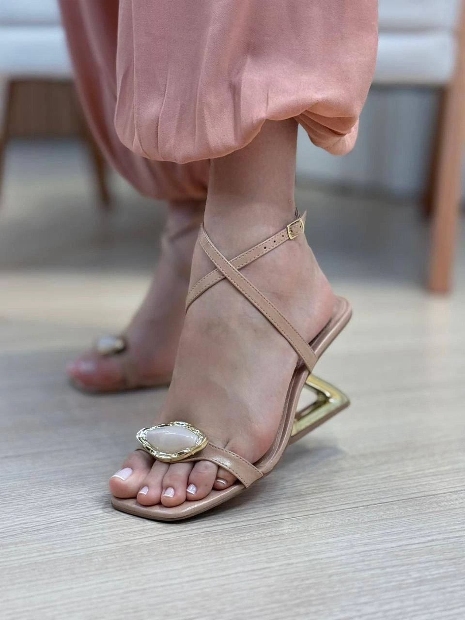 Sandália Madri Salto Dourado