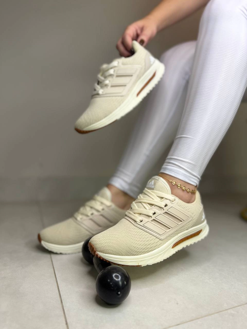 Tênis Boost Off/Bege