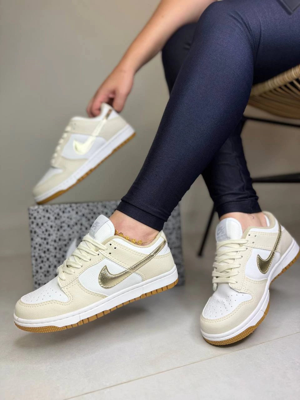Tênis Dunk Bege/Dourado